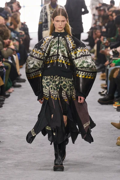 Look 12